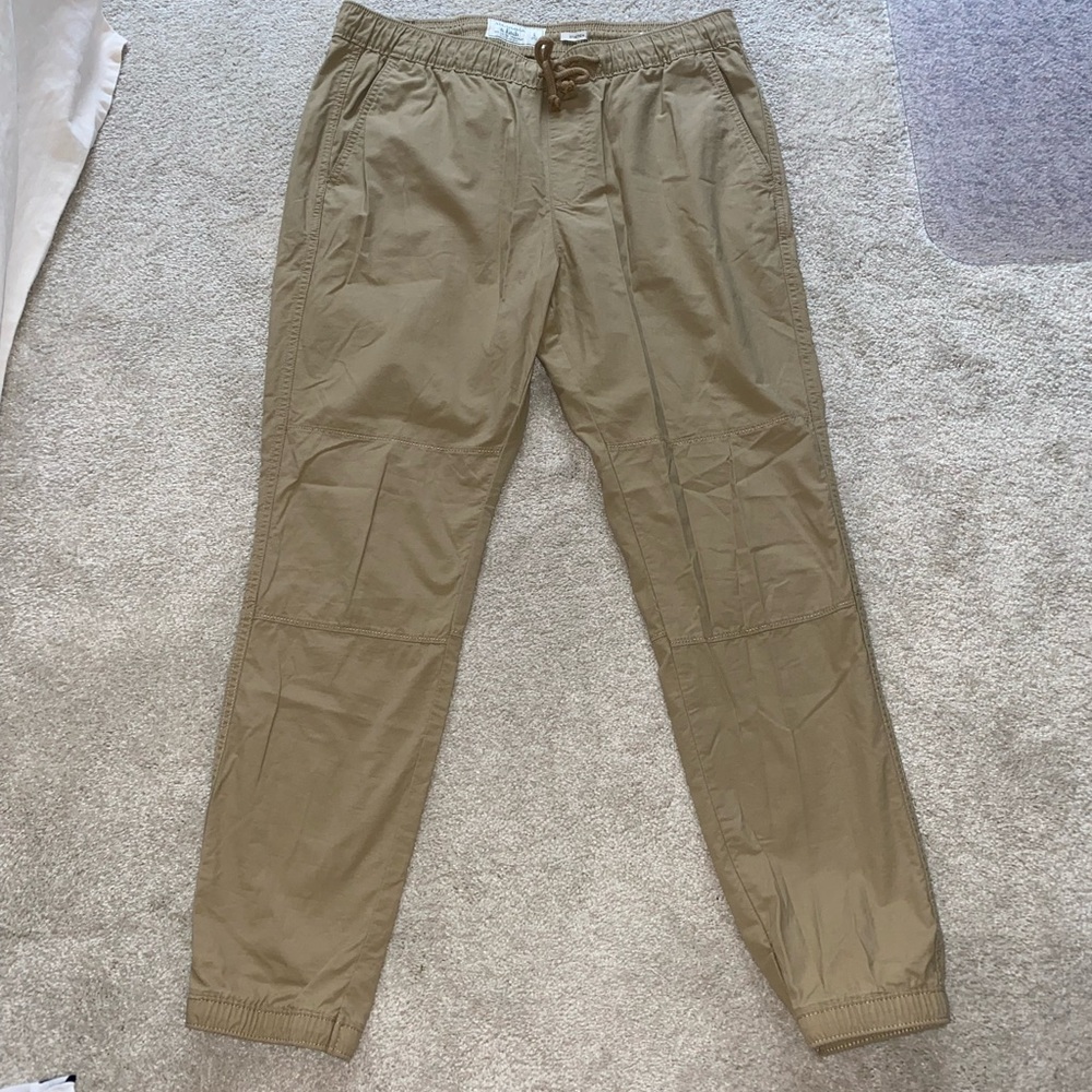 Men’s Abercrombie & Fitch khaki pants/joggers